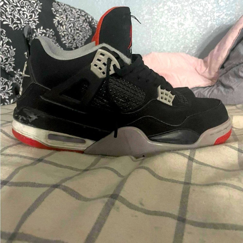 Jordon 4 size 9